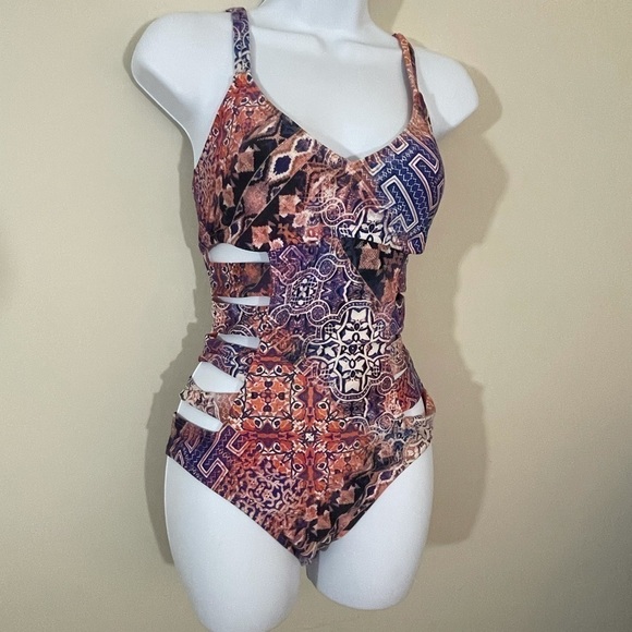 Kenneth Cole Reaction sz s swimsuit - Picture 1 of 8